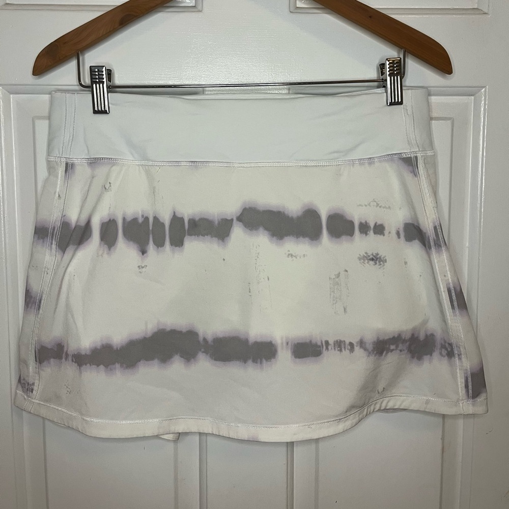 Lululemon Athletica White and Gray Skirt 8 reposhing bc I bought the wrong size - Picture 14 of 16